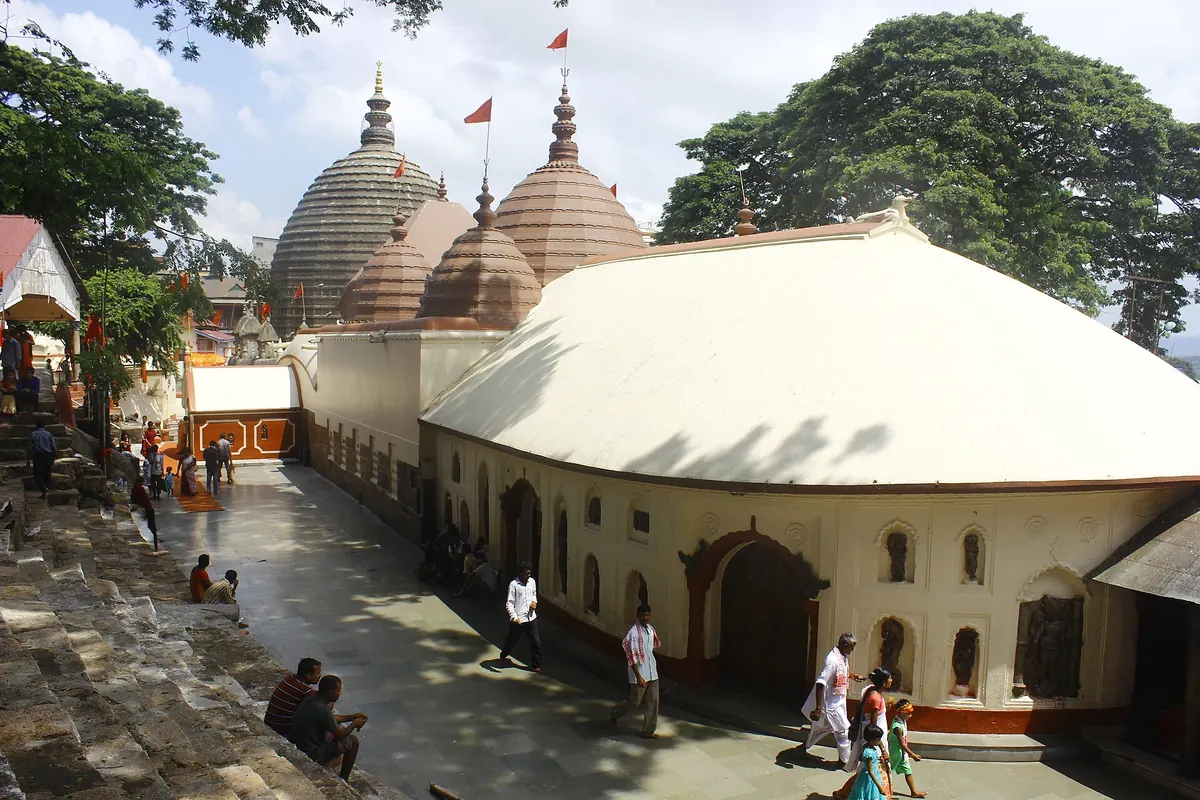 শিলচর থেকে গুয়াহাটি ট্যাক্সি